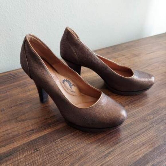 Sofft Pumps with Stacked Wood Heel - EUC - Picture 5 of 5